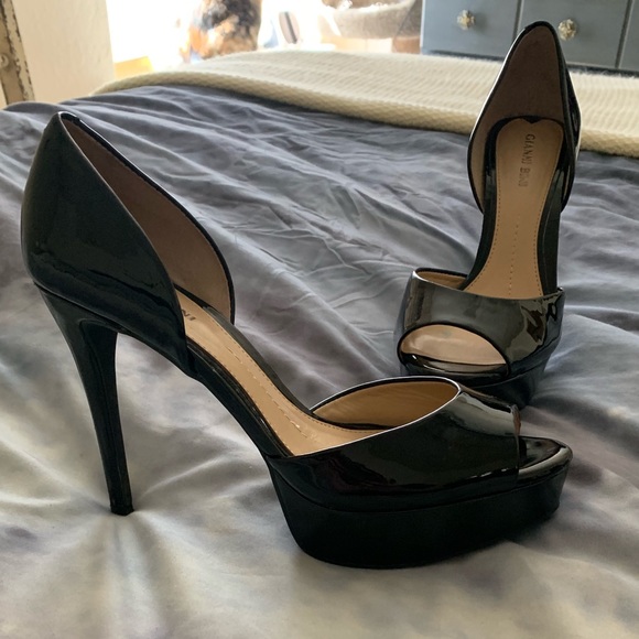 Gianni Bini Black Heels - Picture 1 of 2